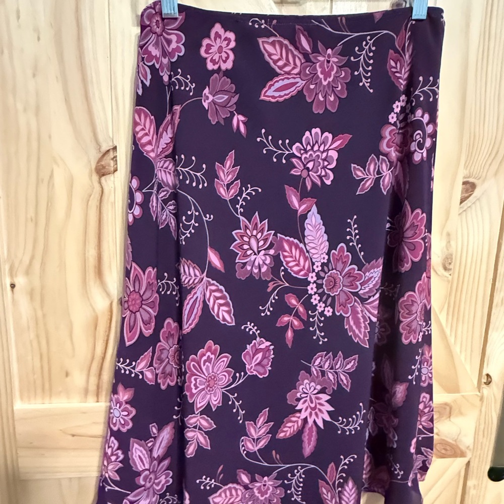 ⭐️New York & Company Purple Floral A-Line Skirt - Picture 3 of 8